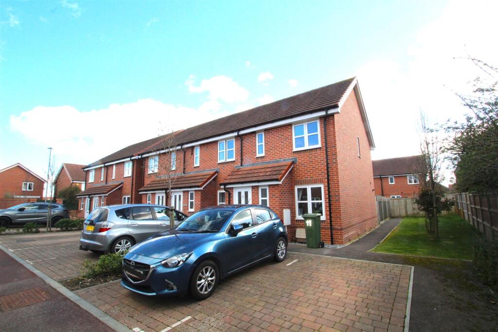 2-bed semi-detached on Matheson Place, Littlehampton, £270,000