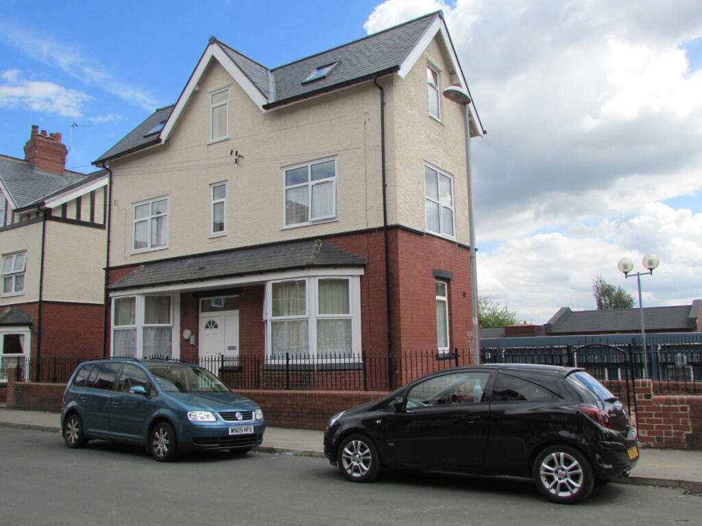 Main image of property: 21 Maud Avenue, Leeds, West Yorkshire, LS11