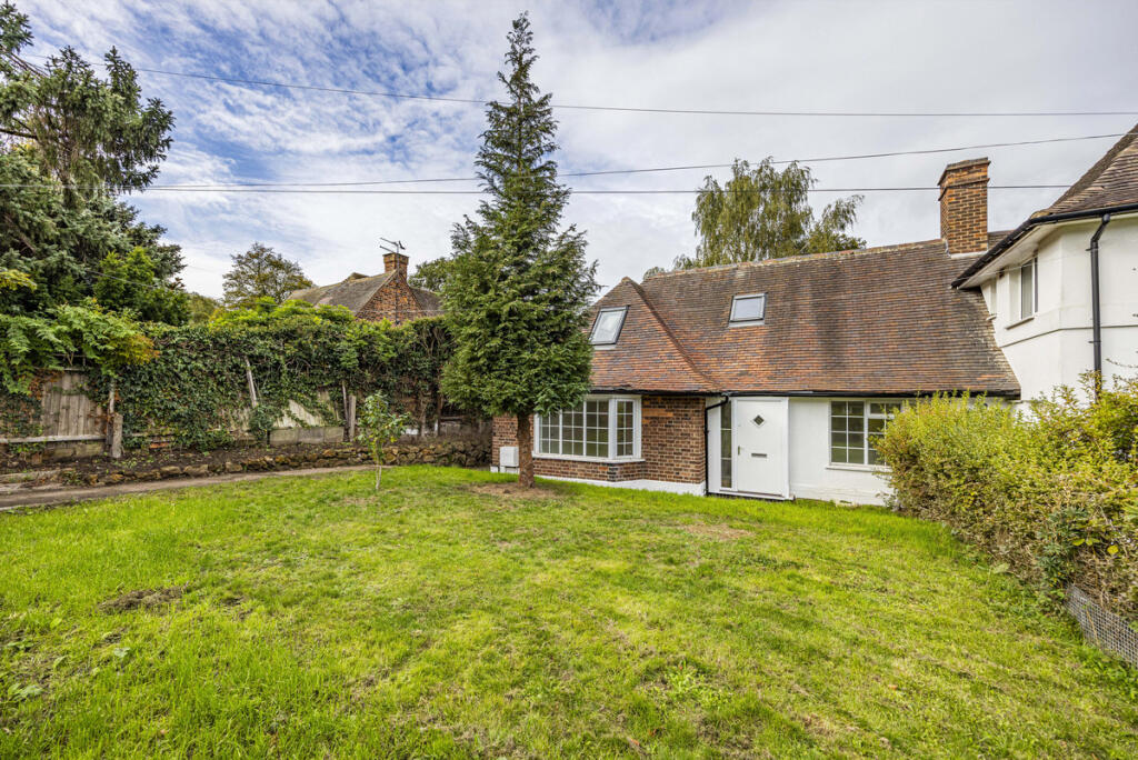 Main image of property: Sutton Passeys Crescent, Nottingham, NG8