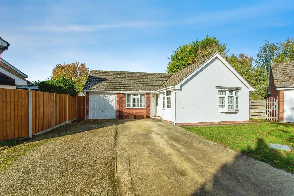 3-bed bungalow on Mountbatten Drive, Leverington, Wisbech, £230,000