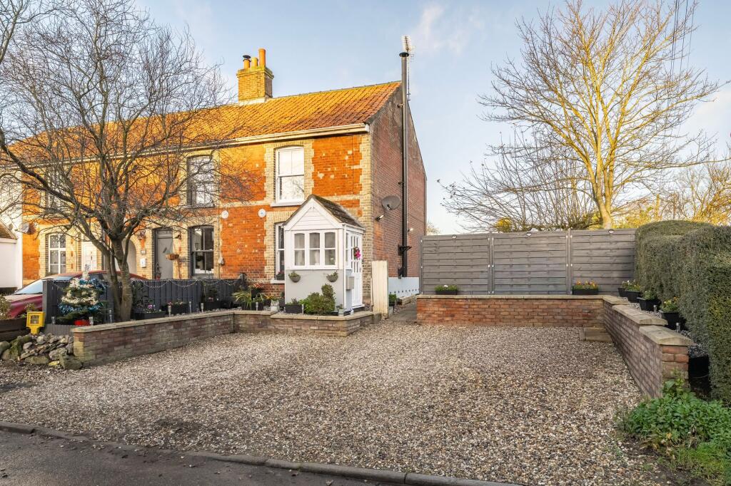 3-bed terraced on Station Road, Yaxham, £260,000