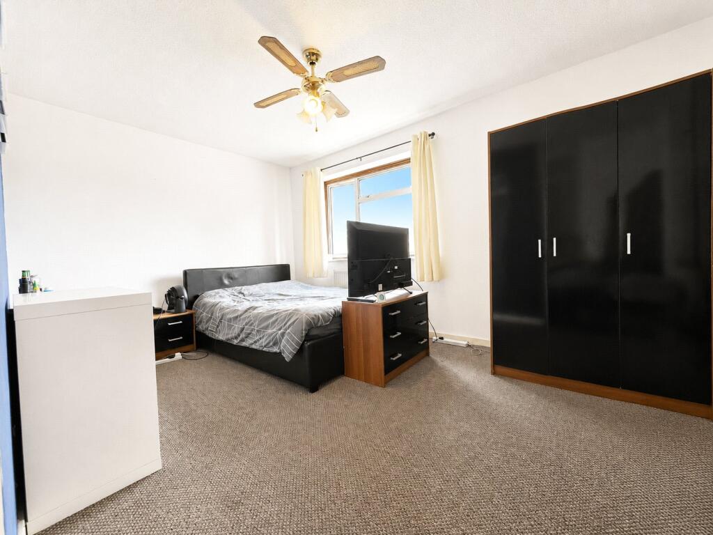 Maine Crescent, Rayleigh, Essex, SS6 photo 4