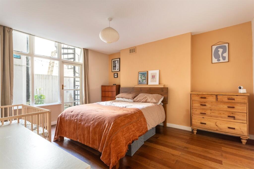 Apartment in Hove, Brighton and Hove - View 5
