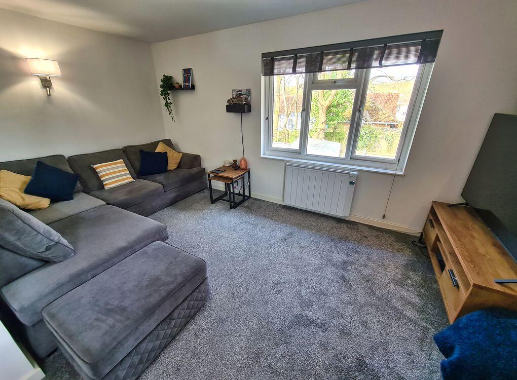 Olivers Close, West Totton, SO40 8FH photo 3
