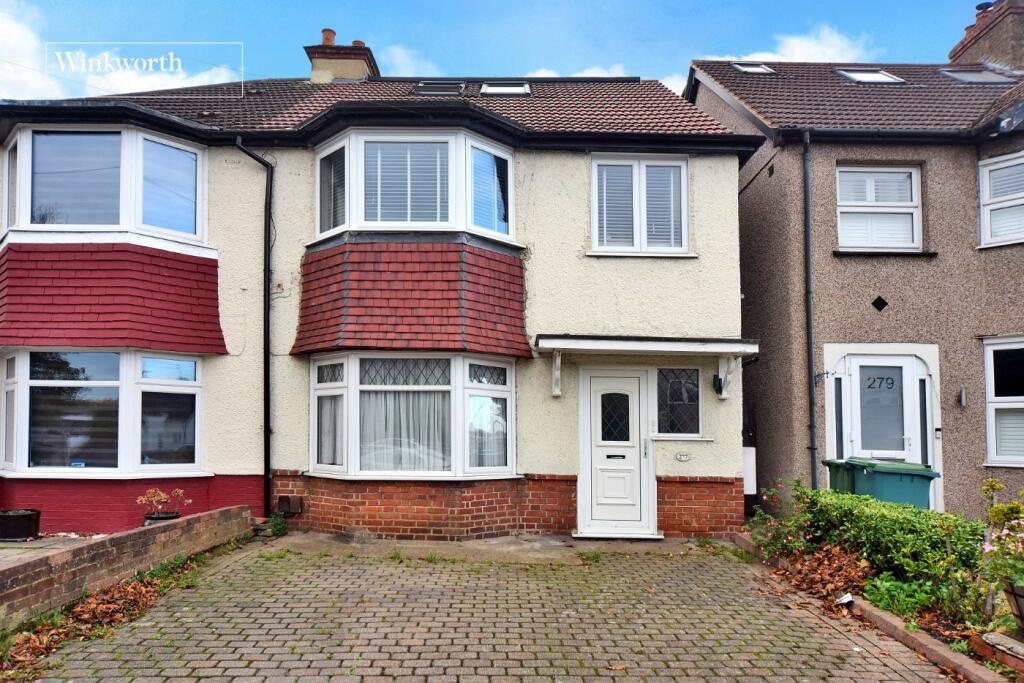 1-bed flat on Gander Green Lane, Sutton, SM1, £210,000