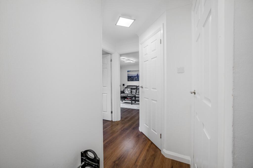 Apartment in Guildford, Burpham - More