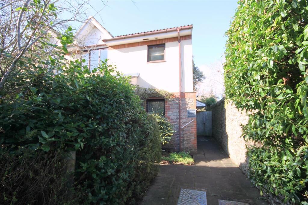 Main image of property: Clarendon Mews, Beckspool Road, Frenchay, Bristol, BS16 1NE