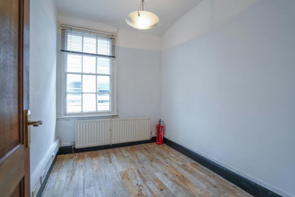Tavistock St & Claren St - Upstairs office space-21.jpg