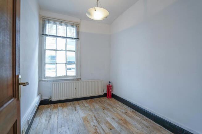 Tavistock St & Claren St - Upstairs office space-21.jpg