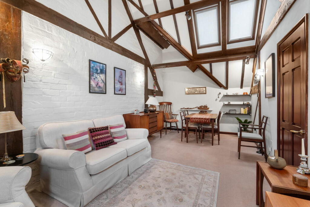 6 Holt Castle Barns, Holt Heath, Worcestershire. WR6 6NJ photo 4