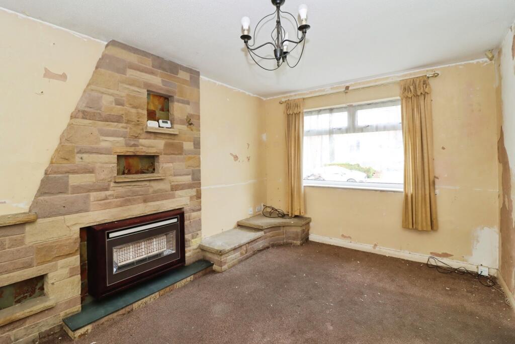 House in North East Derbyshire, Pilsley - More