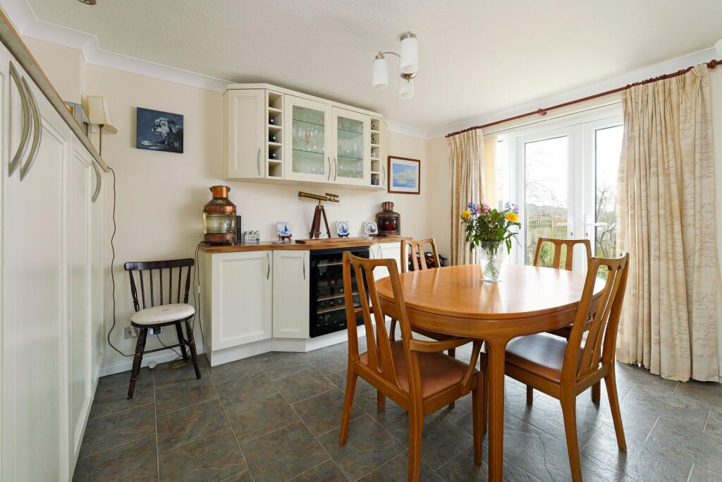 Mount Pleasant Close, Lyminge, CT18 photo 2