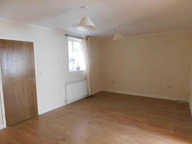 Apartment in Rushden, North Northamptonshire - More