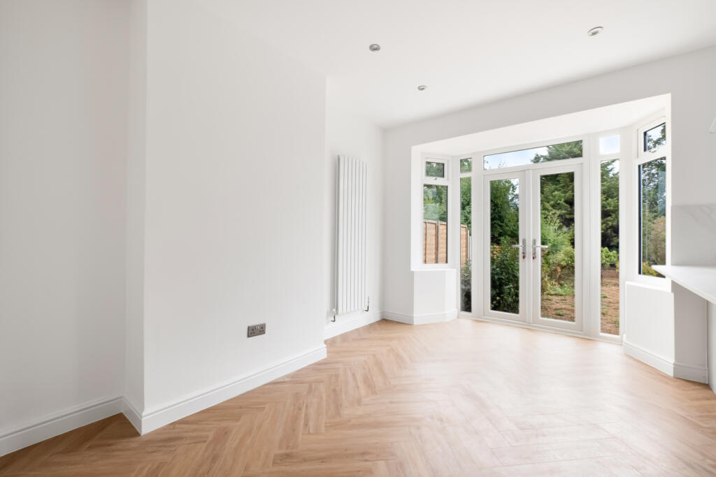 House in Sutton - View 5