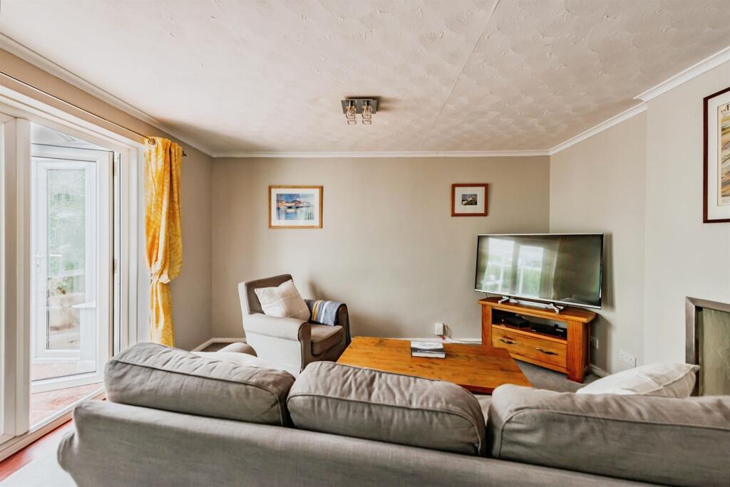 House in Reigate and Banstead, Surrey - View 4