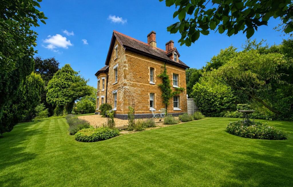 5-bed detached on High Street, Flore, Northamptonshire, NN7, £1,200,000