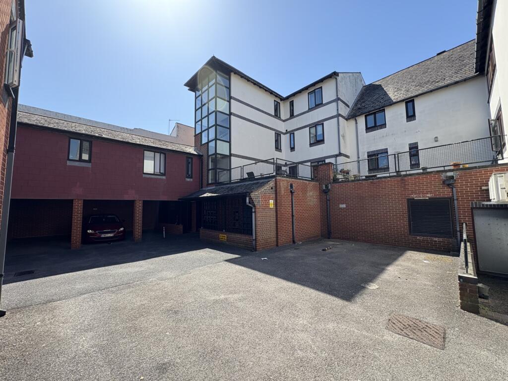 1-bed flat on Wilton Place, Southsea, Portsmouth, PO5, £180,000