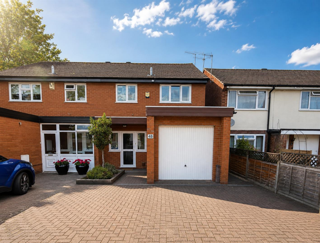 3-bed semi-detached on Brookside Road, Stratford-Upon-Avon, £350,000