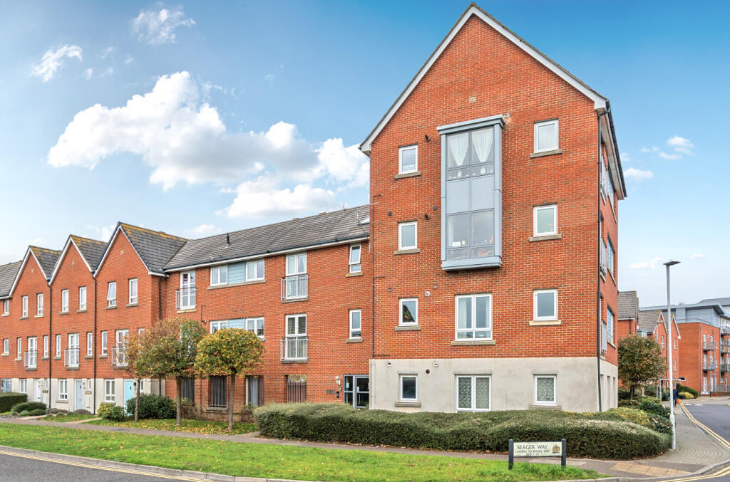 2-bed flat on 69 Newfoundland Drive, Poole, Poole, £220,000