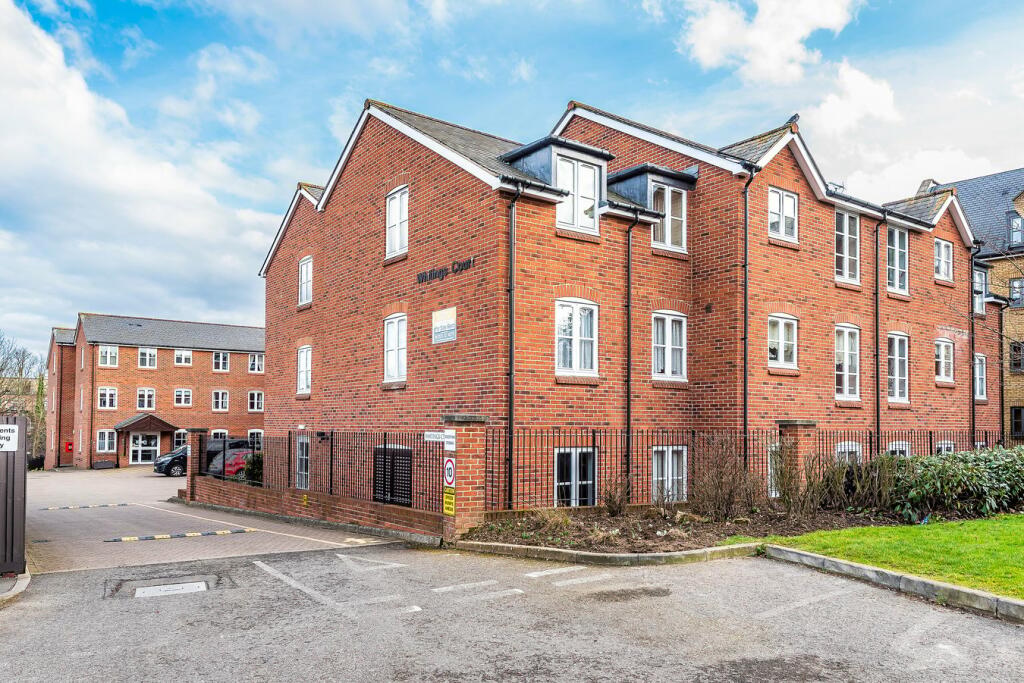 Main image of property: Paynes Park, Hitchin, SG5