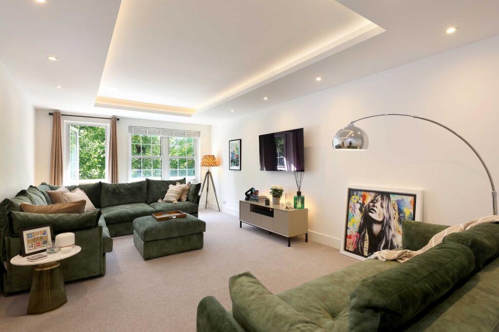 Bulstrode Court, Gerrards Cross, Buckinghamshire, SL9 photo 2