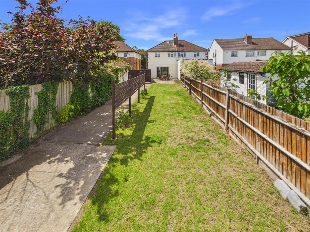 Pembroke Avenue, Hersham, Walton-On-Thames – pohled 5