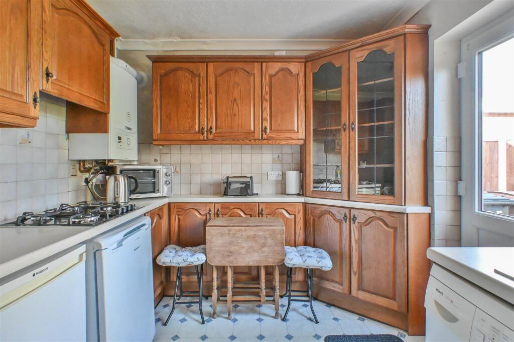 Rushdene Road, Brentwood photo 3
