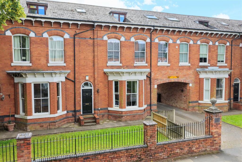Main image of property: Cheyne Court, Greenfield Road, Harborne, Birmingham, B17