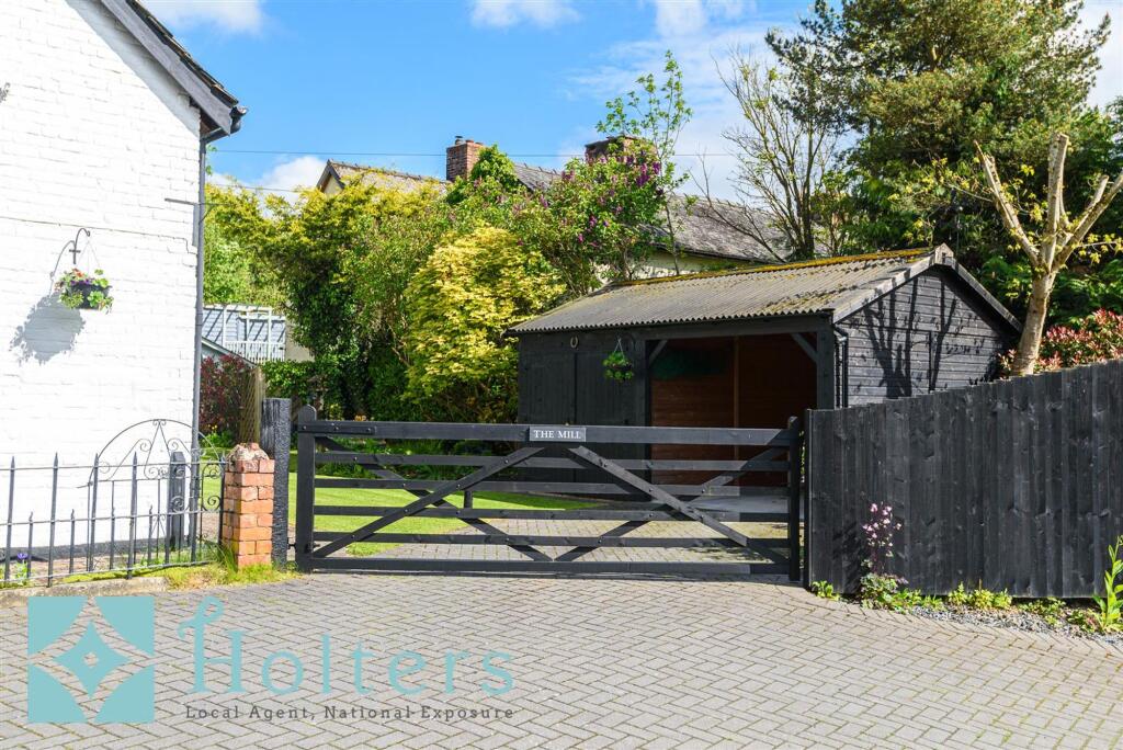 Bettws Cedewain, Newtown, SY16 photo 4