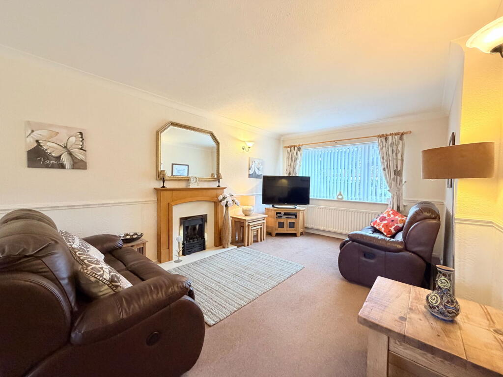 Station Road, Wythall, B47 6ES photo 2