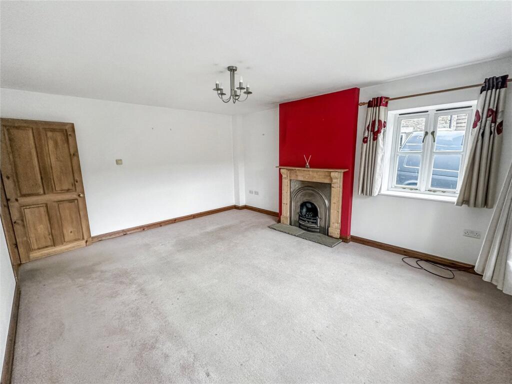 Cambrian Close, Brecon, Powys photo 2