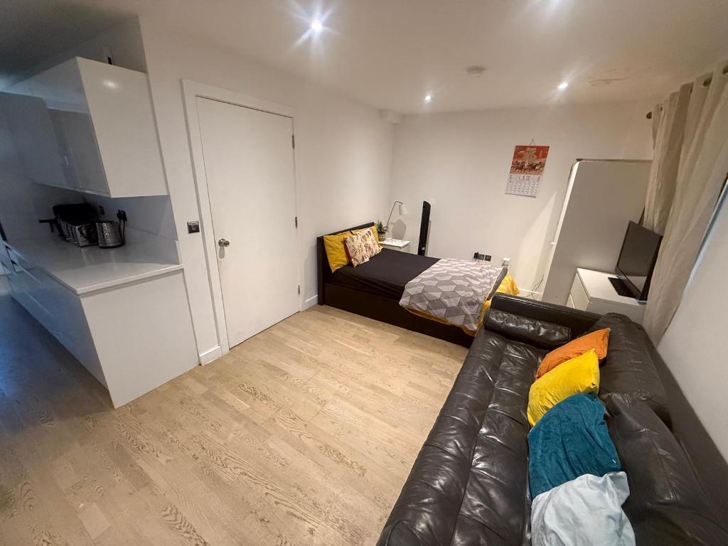 130 Rotherhithe New Road, London, SE16 2AP photo 4