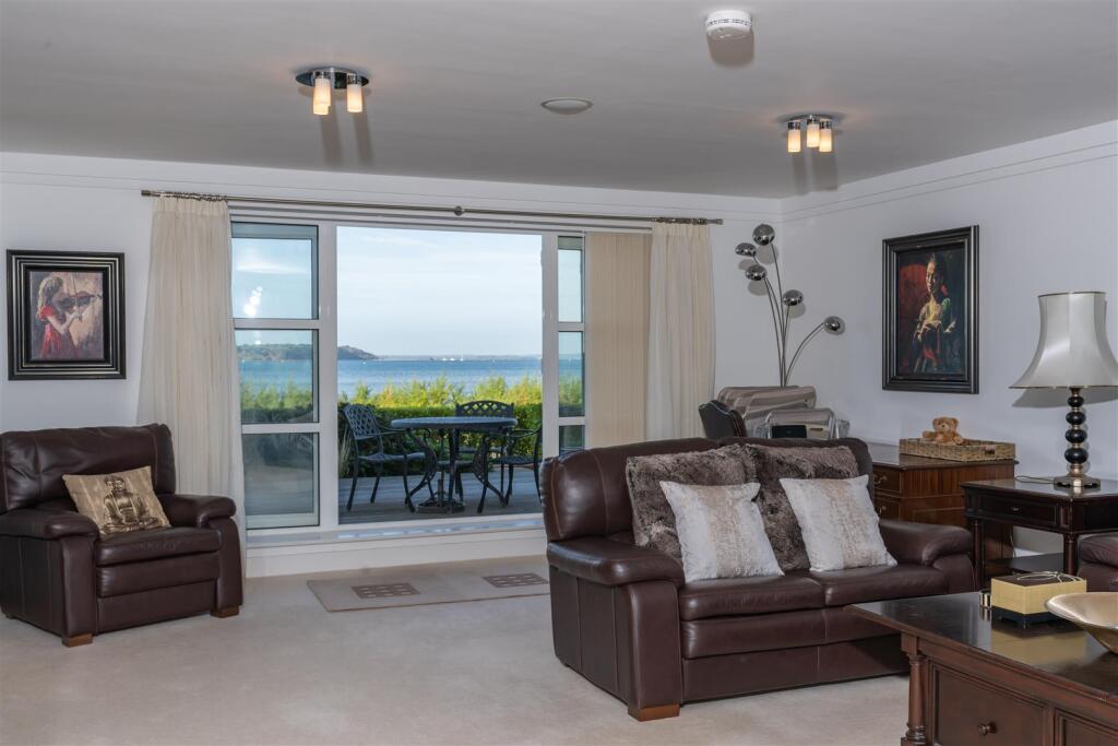 Apartment in Poole, Canford Cliffs - More