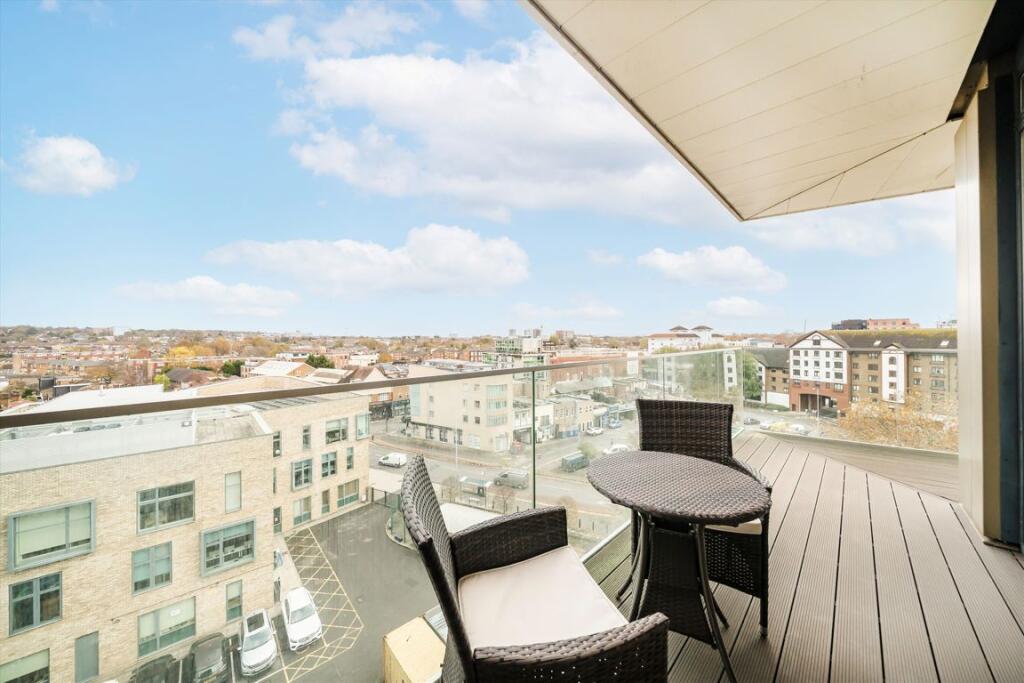 Apartment in Kingston upon Thames - More