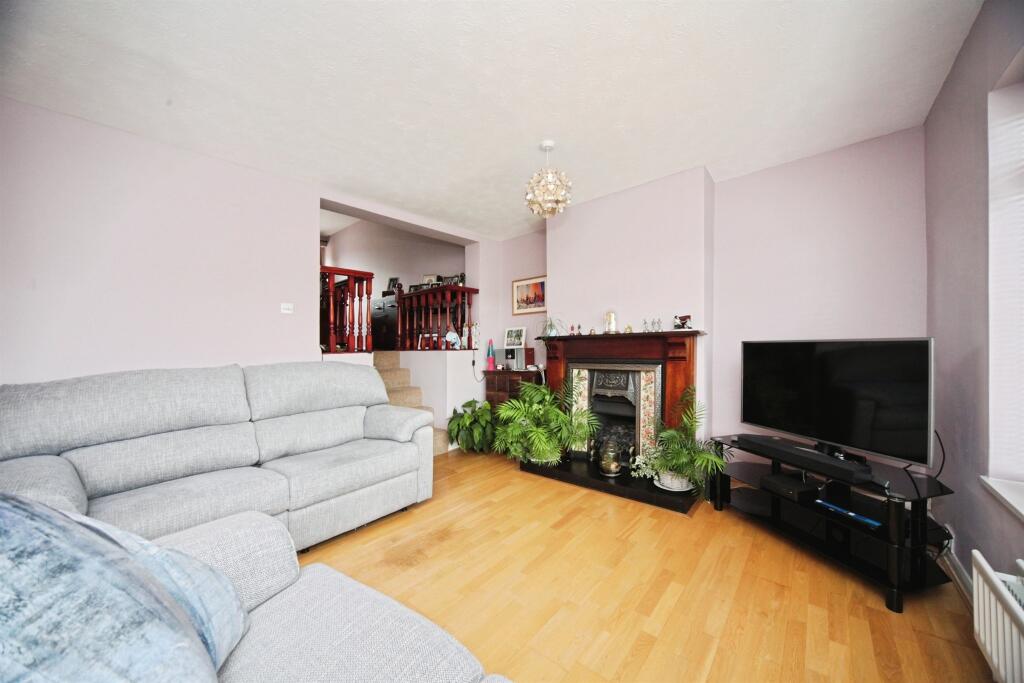 House in Dunstable, Central Bedfordshire - View 4
