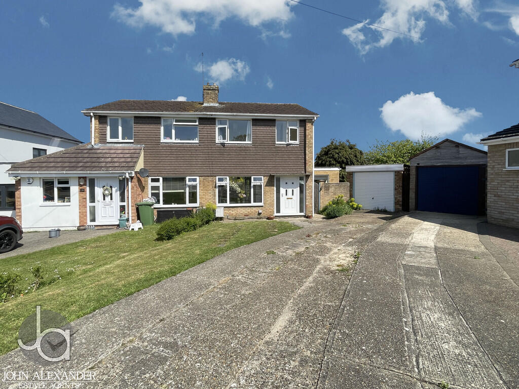 3-bed semi-detached on Grosvenor Close, Tiptree, Colchester, £375,000