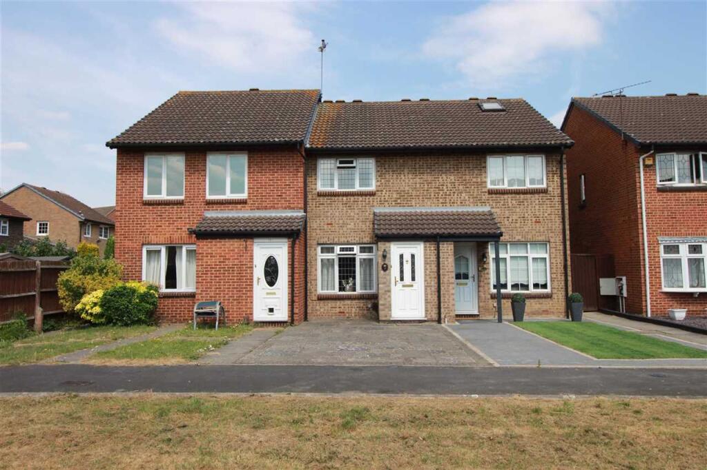 1-bed flat on Camellia Close, ROMFORD, £250,000