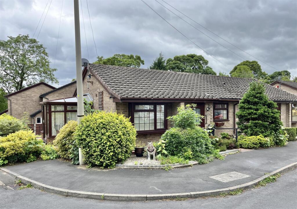 Main image of property: Holly Bank, Hollingworth