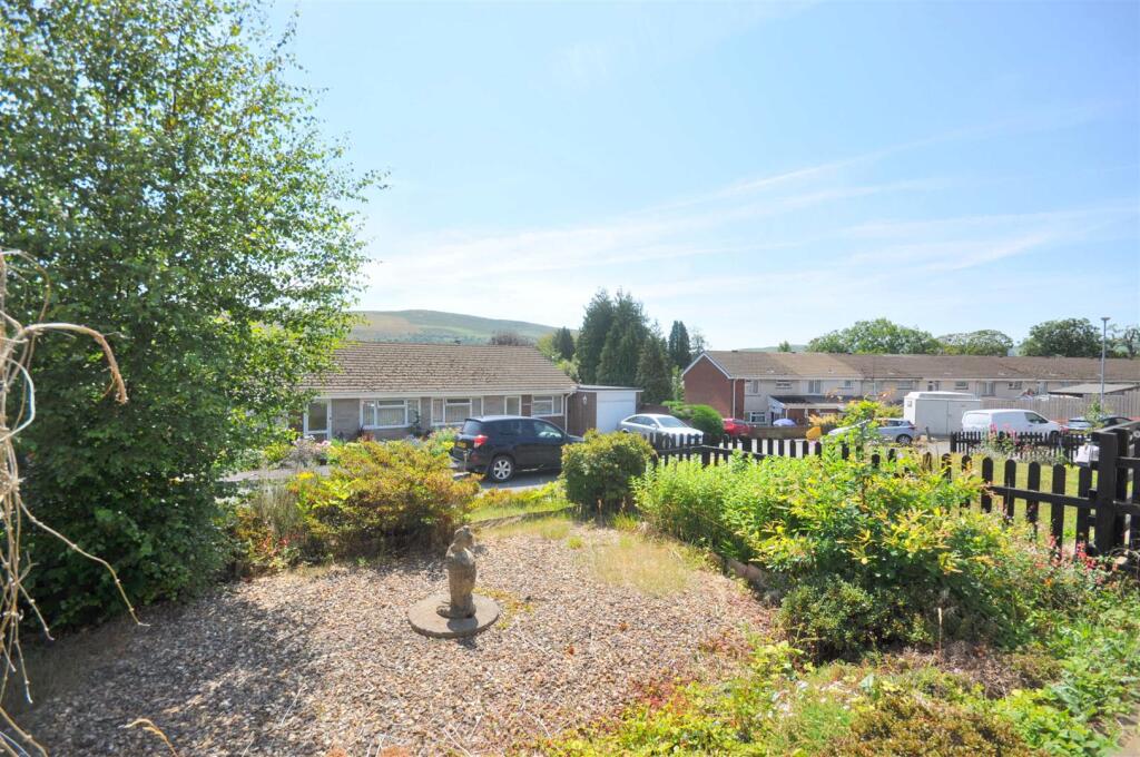 Hazelmere Close, Rhayader photo 4