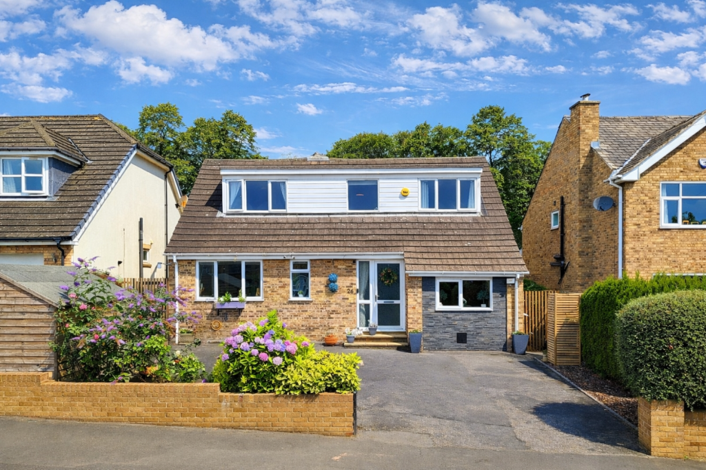 4-bed detached on Long Fallas Crescent, Brighouse, West Yorkshire, HD6, £400,000