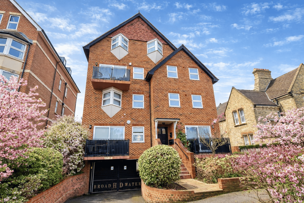 Main image of property: 114a Bromley Road, Beckenham, BR3