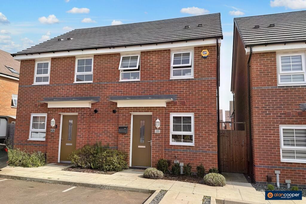 2-bed semi-detached on Diamond Walk, Nuneaton, CV10 9FR, £200,000
