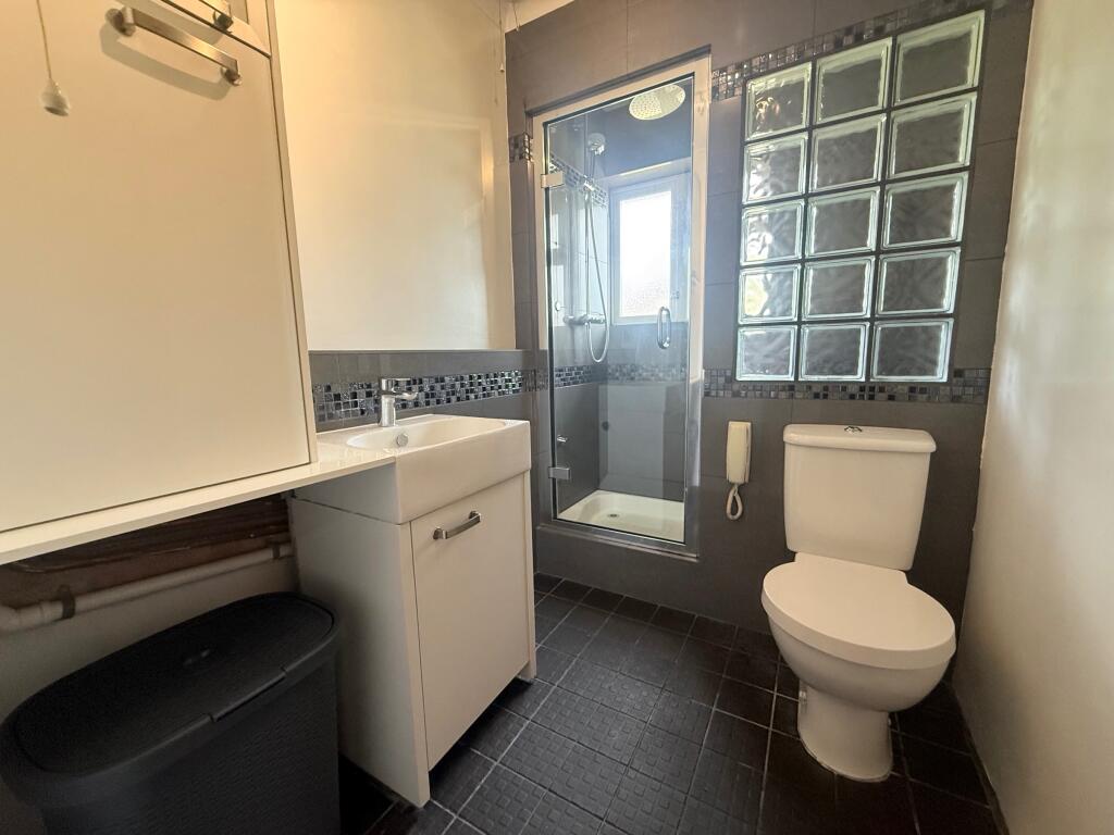 Apartment in Birmingham, Sutton Coldfield - View 4