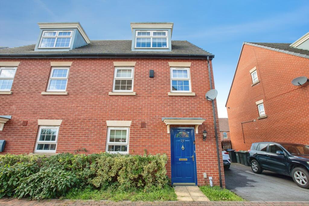 3-bed semi-detached on Windmill Close, Sutton-in-Ashfield, Nottinghamshire, NG17, £200,000