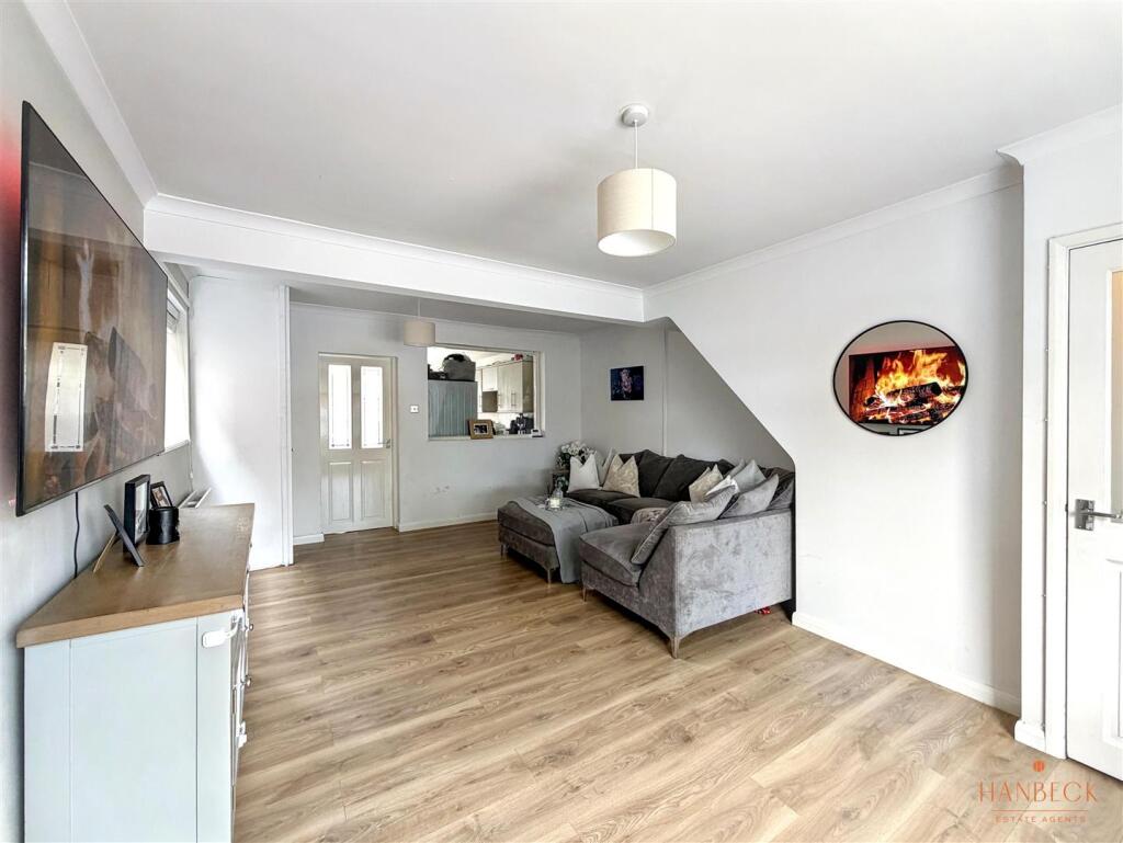 House in Hull - View 5