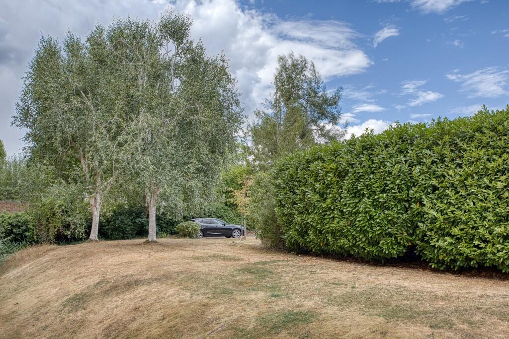 Apartment in Kingston upon Thames - View 5