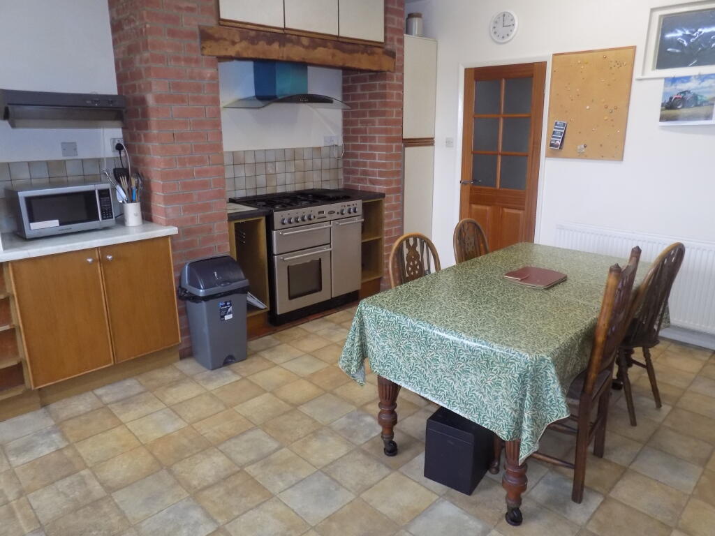 House in South Derbyshire, Sutton-on-the-Hill - More