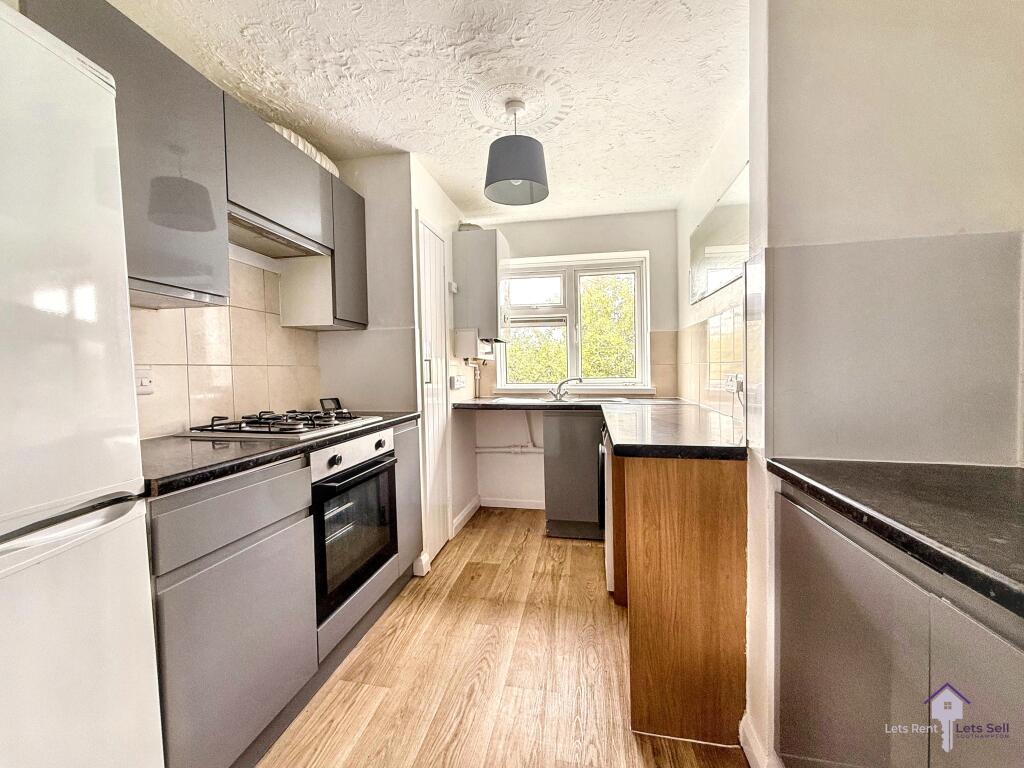Apartment in Southampton - View 3