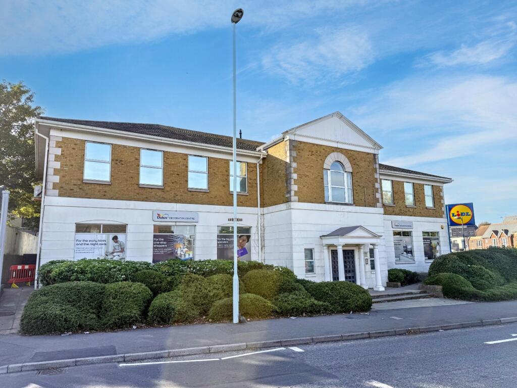 Main image of property: 67 High Street, Worthing, West Sussex, BN11