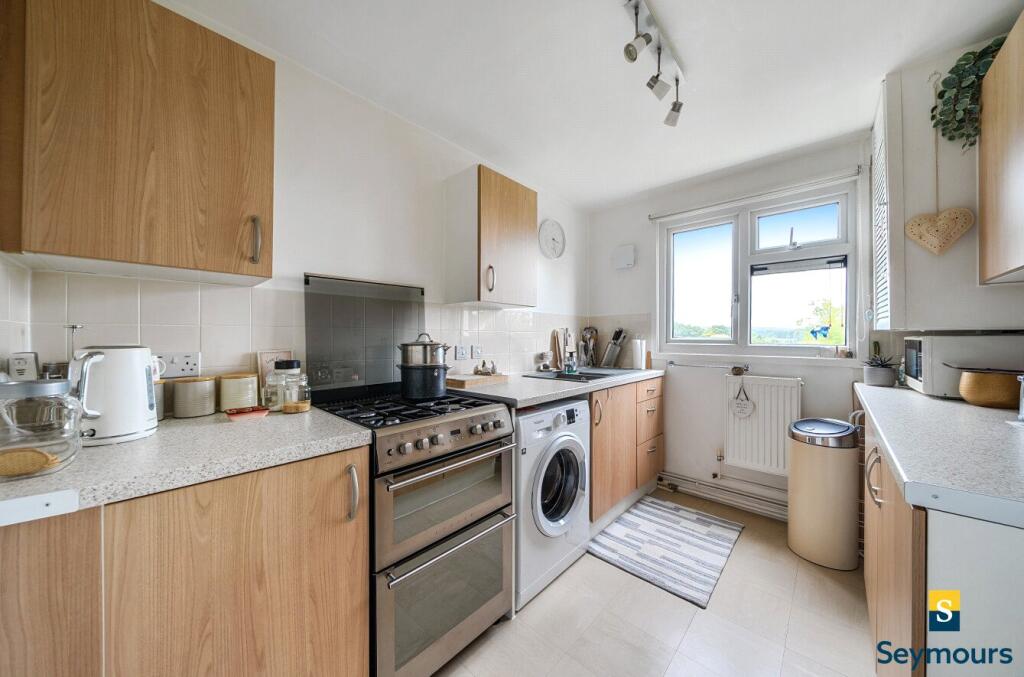 Apartment in Guildford, Worplesdon - View 3